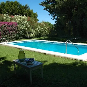https://villa-encarna-tres-casas-pareadas-con-precioso-jardn-y-piscina.es-andalucia.com